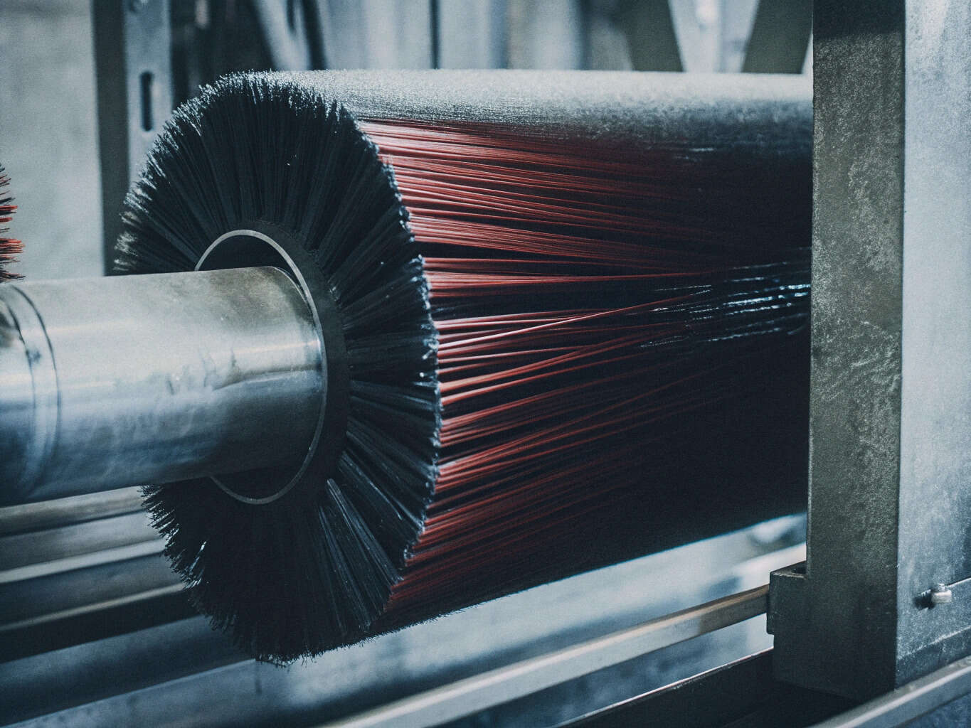 滾輪毛刷的生產工藝:從核心選擇到外層包覆